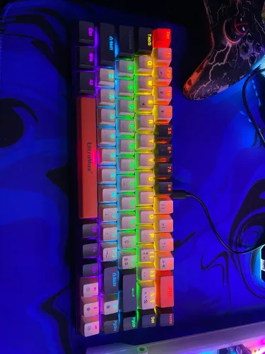 TECLADO GAMER MECÂNICO 65%