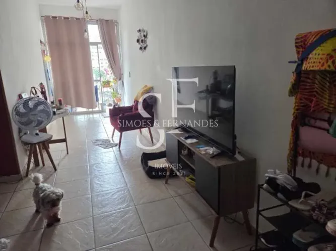 Catete - Rua Bento Lisboa - Apartamento varanda, quarto e banheiro social.