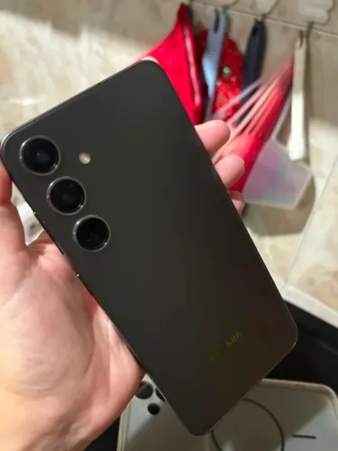 Vendo ou troco por iPhone s24 plus 245gb 12ram aparelho estado de novo 