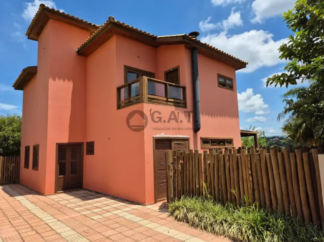 Casa em Condomínio de Luxo para Locação em Aracoiaba da Serra-SP - 3 Quartos, 3 Suítes, 2