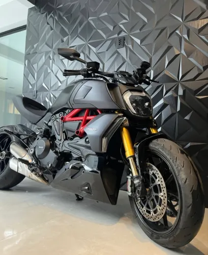 Ducati Diavel Impecável 