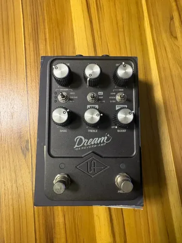 Pedal UAD Dream Fender Deluxe com caixa 