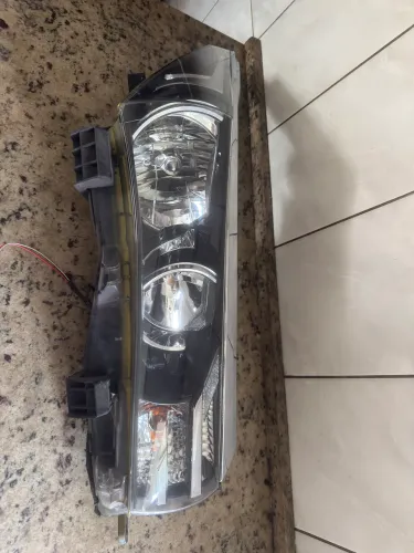 Farol Corolla 2014 a 2017