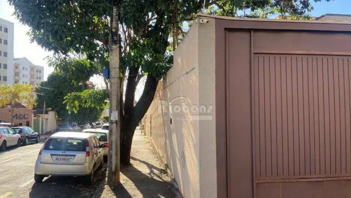 Casa Comecial - Clínicas ou outro - 05 Salas