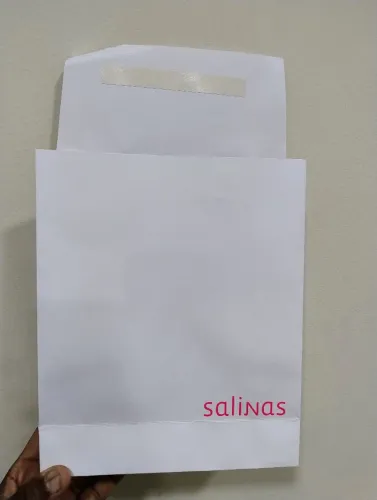 3 sacolas de compras da marca brasileira de moda Salinas