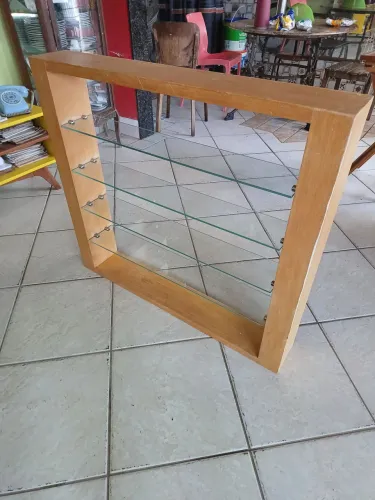 Estante de madeira com 4 prateleiras de vidro 15x100x95
