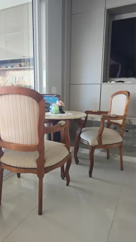 Conjunto Mesa de Chá em Mármore + 2 Cadeiras Luiz XV