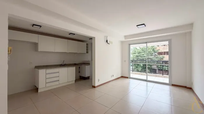 Apartamento para alugar - 3 quartos sendo 1 suíte e demi-suíte - Abraão | Florianópolis/SC