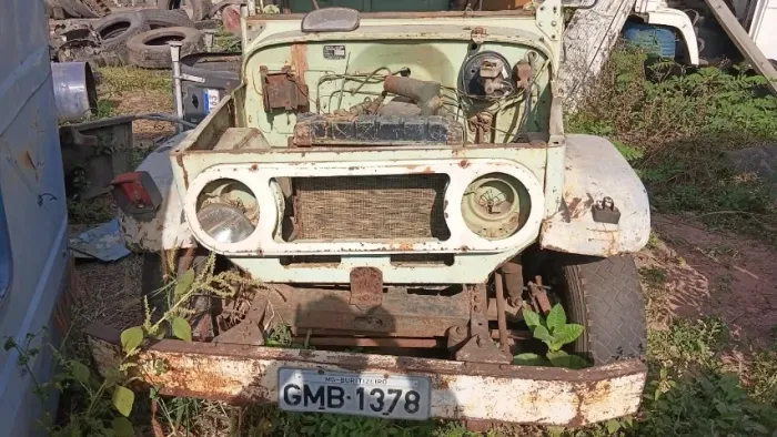 Vendo peças usadas para Toyota bandeirante, ano 81 e/ou toda