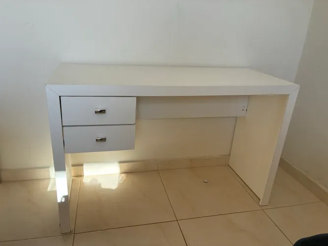 Vendo mesa de escrivaninha 150 reais