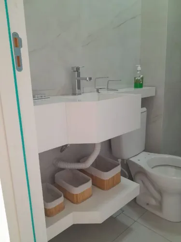 Pia de porcelanato com prateleira