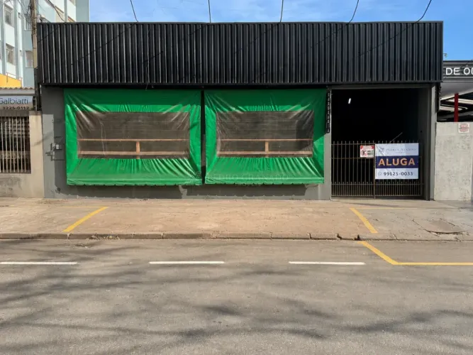 Excelente Ponto Comercial na Zona 04 | Fachada de Destaque e Estacionamento + Residência d
