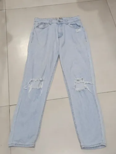 Calça Jeans Mom Rasgada Destroyed Delavê C&A