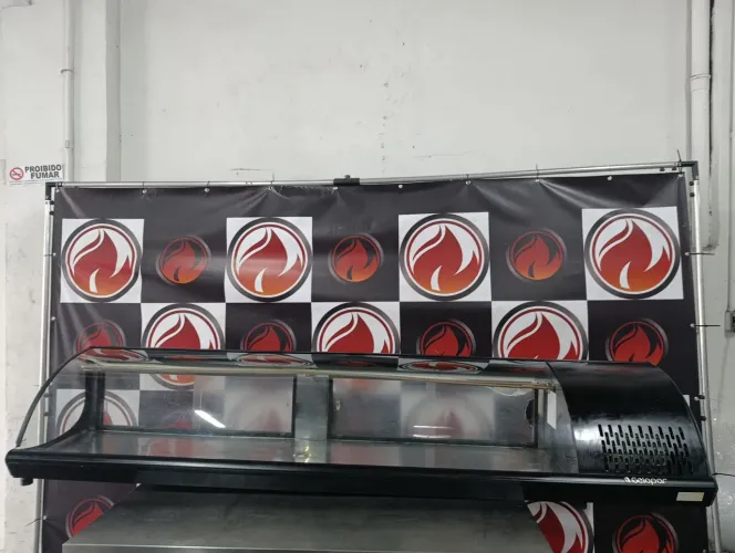 Sushi case refrigerada industrial marca GELOPAR <br>110 Volts funcionando perfeitamente 