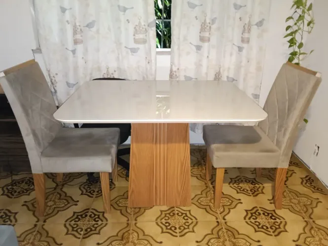 Mesa tampo de vidro +4 cadeiras