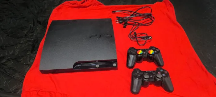 Playstation 3 Slim Destravado + 2 Controles originais + 36 Jogos 