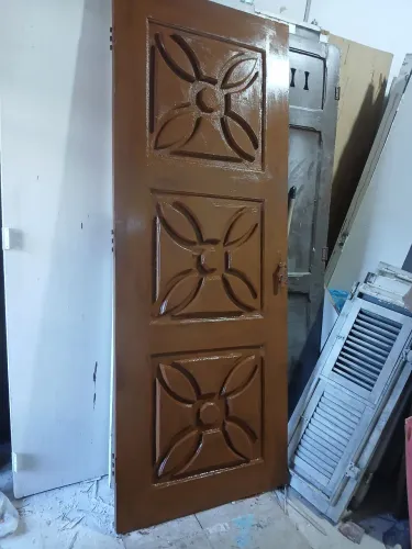 Porta 210x080cm c/forramento trabalhada