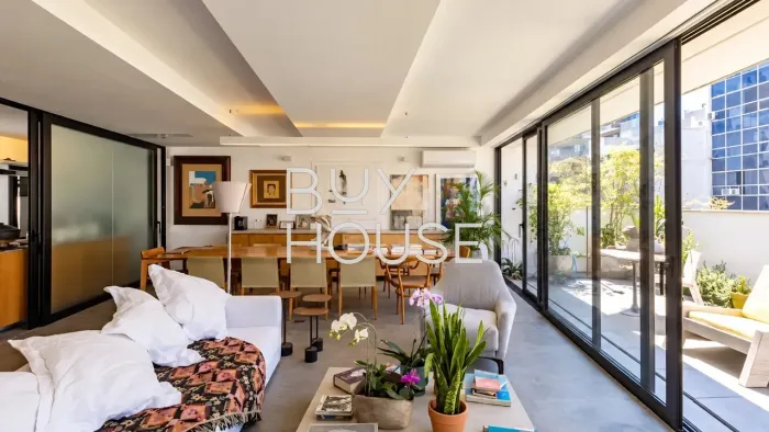 Cobertura Linear Reformada com 441 m² e Terraço no Leblon