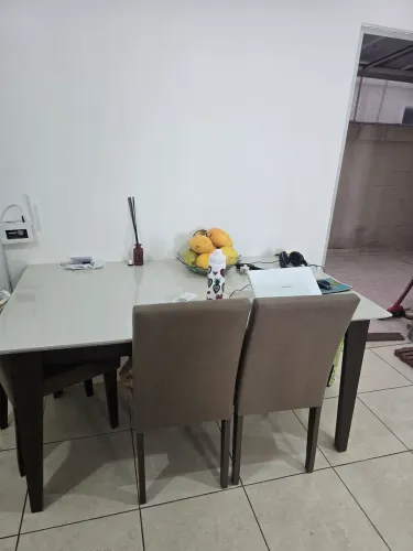 Mesa grande + 4 cadeiras novíssima