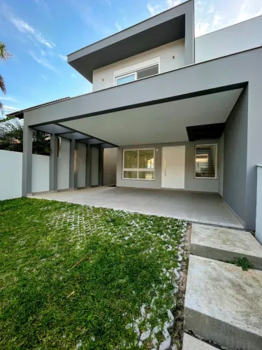 Casa à venda, 3 suítes, 2 vagas, próximo da UFSC no Córrego Grande, Florianópolis-SC.