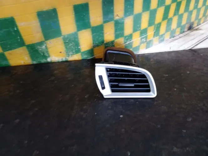 Difusor de ar lateral lado direito Honda fit 2015 a 2019 77630t5n