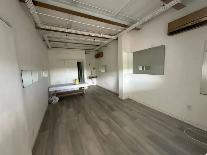 Sala Comercial com 60 m² - Bairro Saco Grande, em Florianópolis.