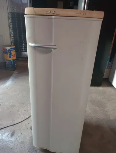 Geladeira 230 litros