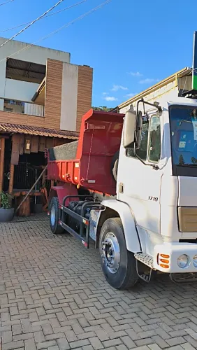 MB 1719 caçamba 