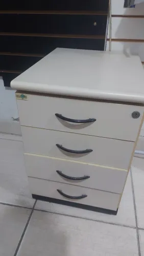 Balcao com gavetas
