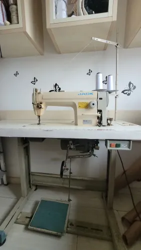Máquina de costura Jack 8700