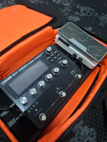 Pedaleira BOSS GT 1000 CORE + Ampero II Press