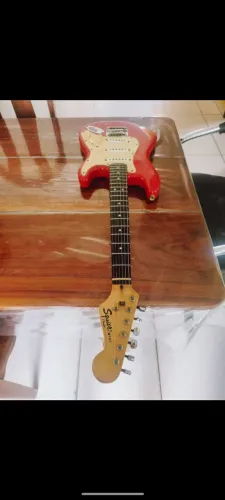 Guitarra Squier Mini regulada toda ok