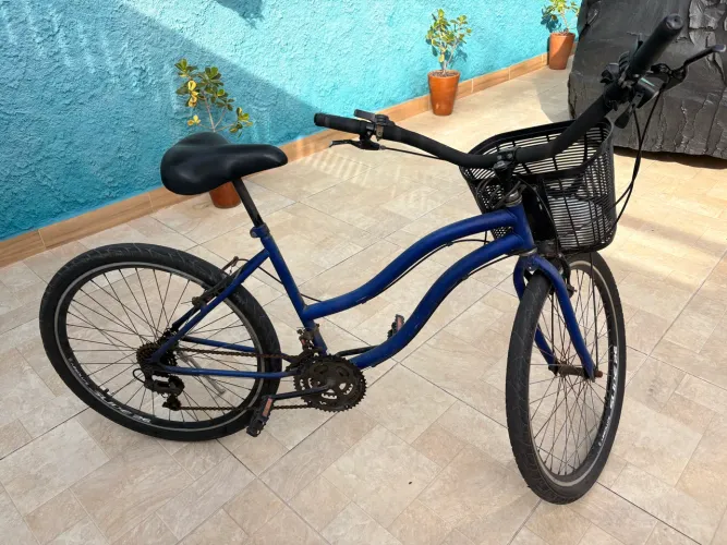 Bicicleta feminina com marcha