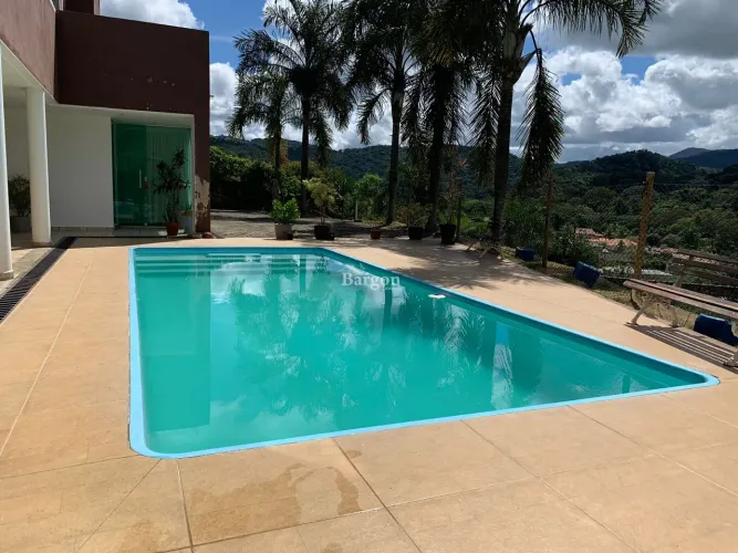 Granja com 4 quartos sendo 1 suíte a venda no Condomínio Prainha de Monte Verde em Juiz de