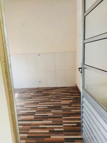 Aluga-se 2 imóveis padrão de um quarto, sala, cozinha