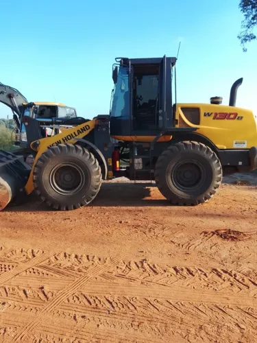 Pa Carregadeira New Holland 2025 W130B 