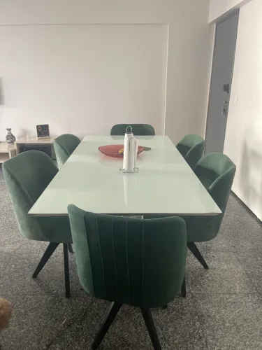 Mesa de Laka mais 6 cadeiras giratórias veludo