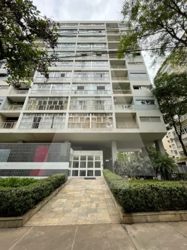 Apartamento com 140 m2 com 3 dormitórios, 2 vagas em prédio assinado!