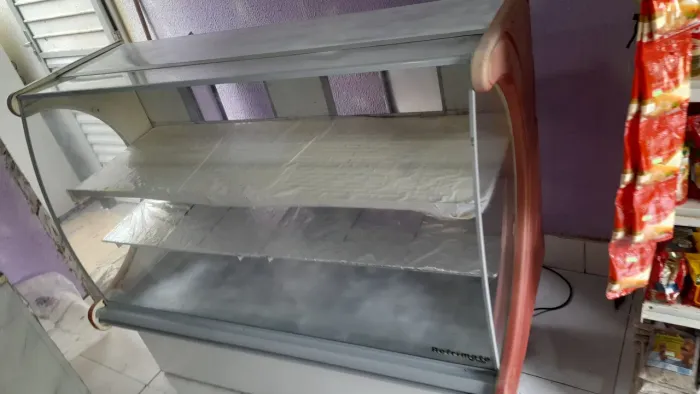 Vende-se balcão refrigerado