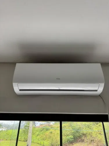Ar Condicionado TCL 9000BTUs, semi-nova