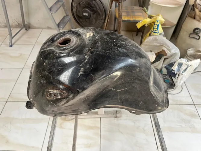 Tanque de Combustível Honda Fan 150 2014/2015 - Preto (Para Restauração)