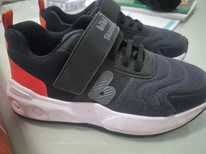 Tenis skatenis bibi muito novo