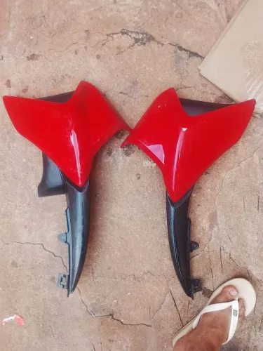 Vendo par de aba do tanque CB 300 2014