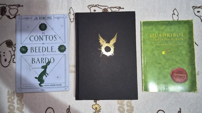 Livros de Harry potter: criança amaldiçoada, quadribol através dos sec e os contos de beed