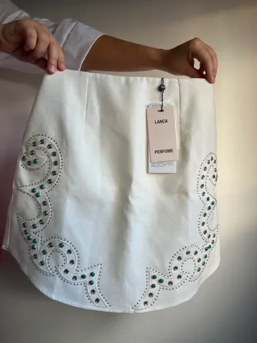 Saia Off White Lança Perfume Nova com Etiqueta - P
