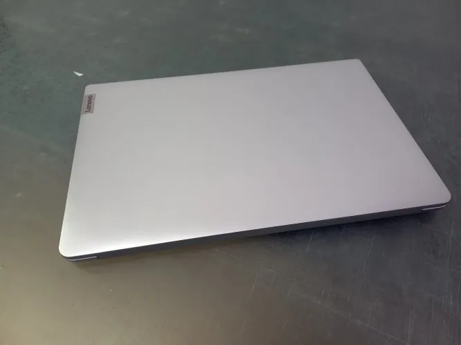 Notebook Lenovo semi novo