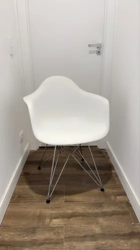 Cadeira Eames Eiffel branca