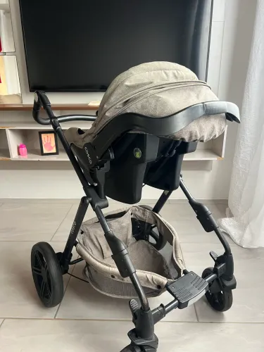 Vendo carrinho, bebê conforto, base e adaptadores, marca COSCO