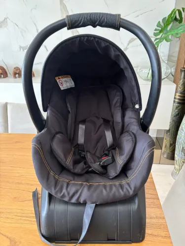 Bebê Conforto Galzerano + base para carro