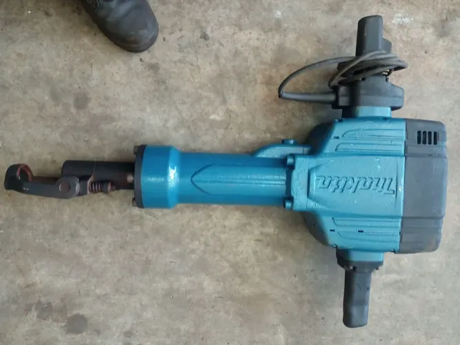 Rompedor elétrico 30 kg Makita HM 1801